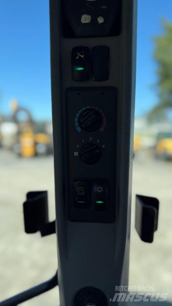 Volvo BL 71 Εκσκαφείς Φορτωτές τύπου JCB