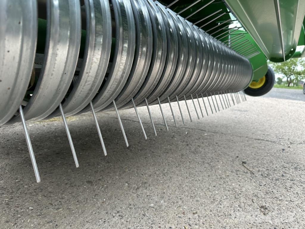 John Deere V461M Πρέσες κυλινδρικών δεμάτων