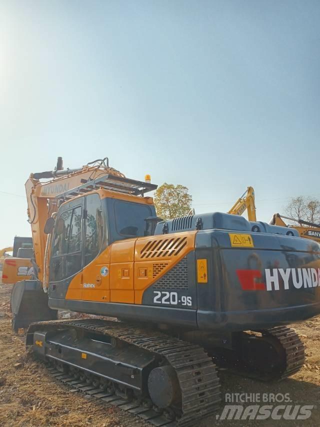 Hyundai R220-9 Εκσκαφείς με ερπύστριες