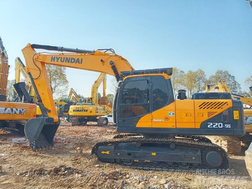 Hyundai R220-9 Εκσκαφείς με ερπύστριες