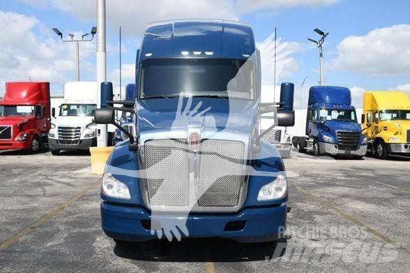 Kenworth T680 Τράκτορες