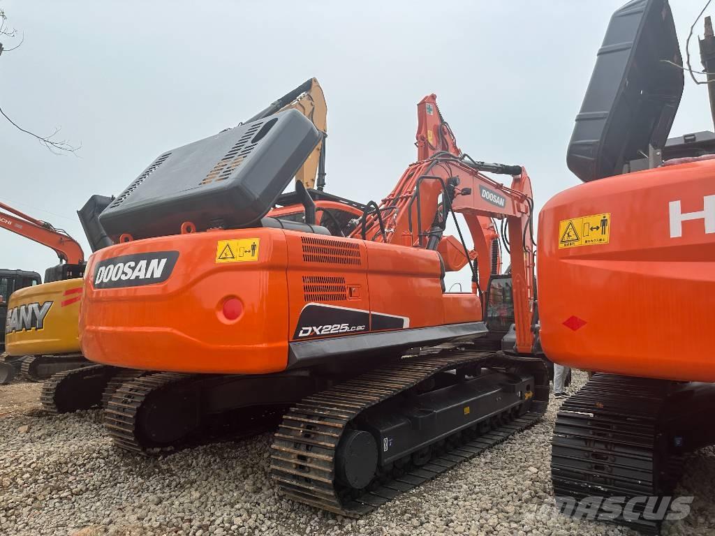 Doosan DX225 Εκσκαφείς με ερπύστριες