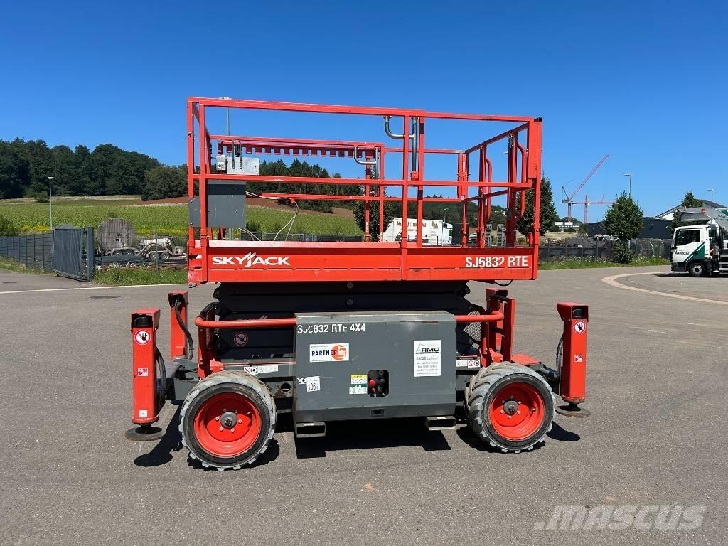 SkyJack SJ 6832 RTE Ανυψωτήρες ψαλιδωτής άρθρωσης