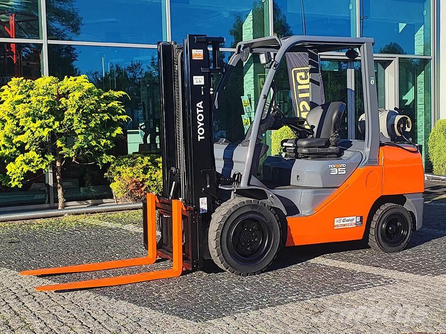 Toyota 02-8FGJF35 Περονοφόρα ανυψωτικά κλαρκ με φυσικό αέριο LPG