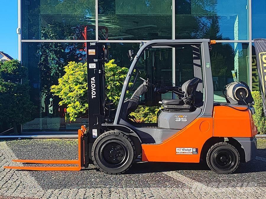 Toyota 02-8FGJF35 Περονοφόρα ανυψωτικά κλαρκ με φυσικό αέριο LPG