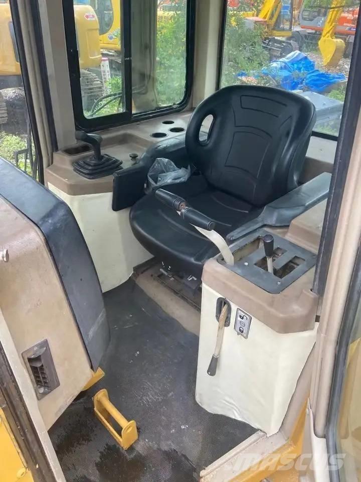 CAT D 5 M XL Μπουλντόζες με ερπύστριες