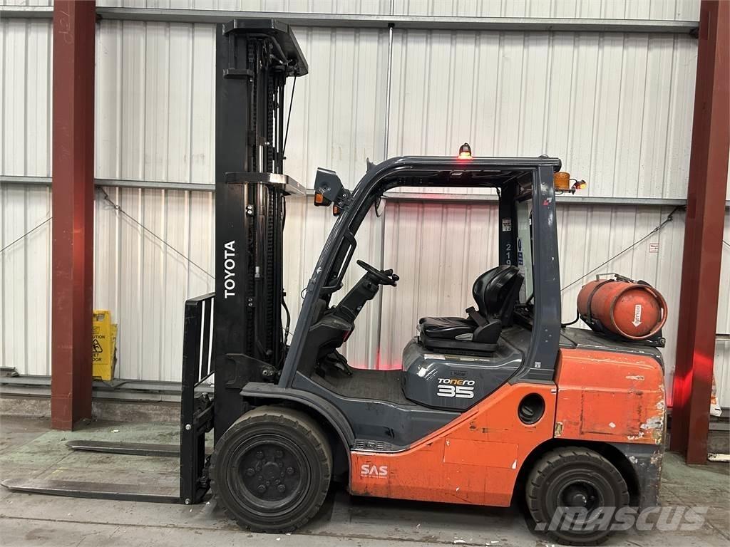 Toyota 02-8FGJF35 Περονοφόρα ανυψωτικά κλαρκ με φυσικό αέριο LPG