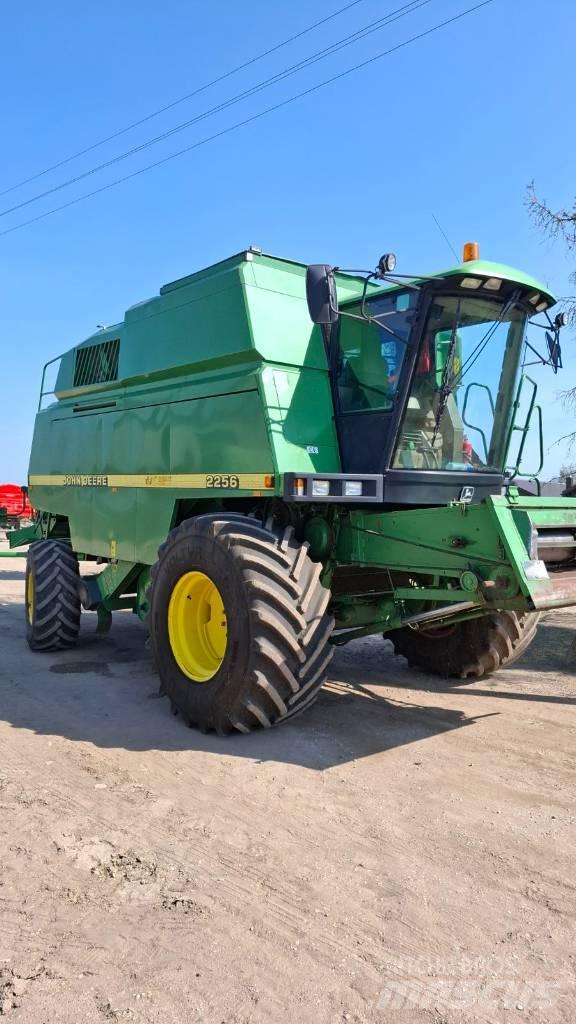 John Deere 2256 Θεριζοαλωνιστικές μηχανές