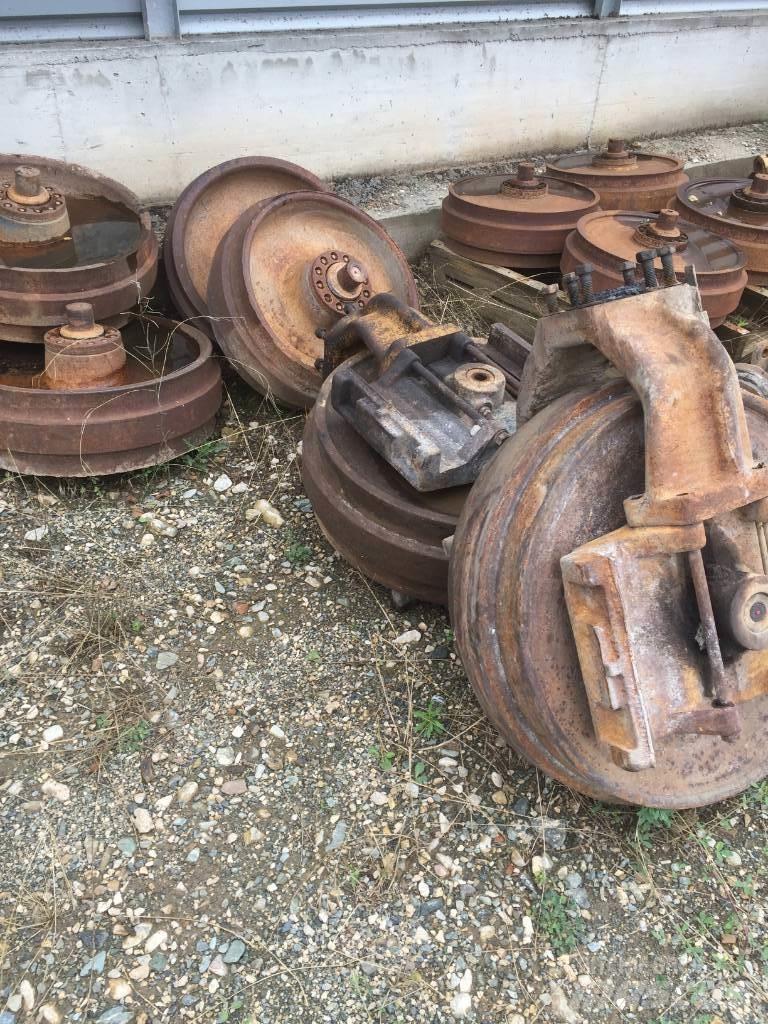 CAT  245 B Εκσκαφείς με ερπύστριες