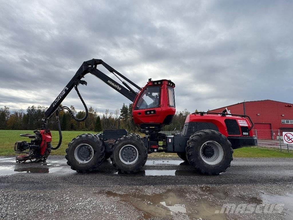 Komatsu 951 Θεριζοαλωνιστικές μηχανές