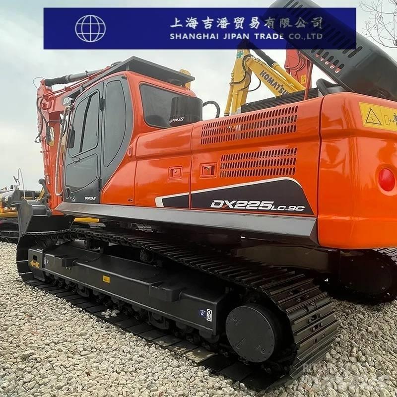 Doosan DX 225 Εκσκαφείς με ερπύστριες