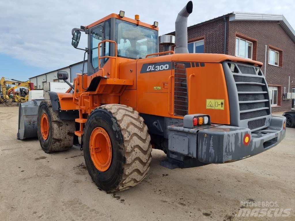 Doosan DL 300 Φορτωτές με λάστιχα (Τροχοφόροι)