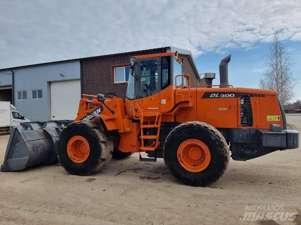 Doosan DL 300 Φορτωτές με λάστιχα (Τροχοφόροι)