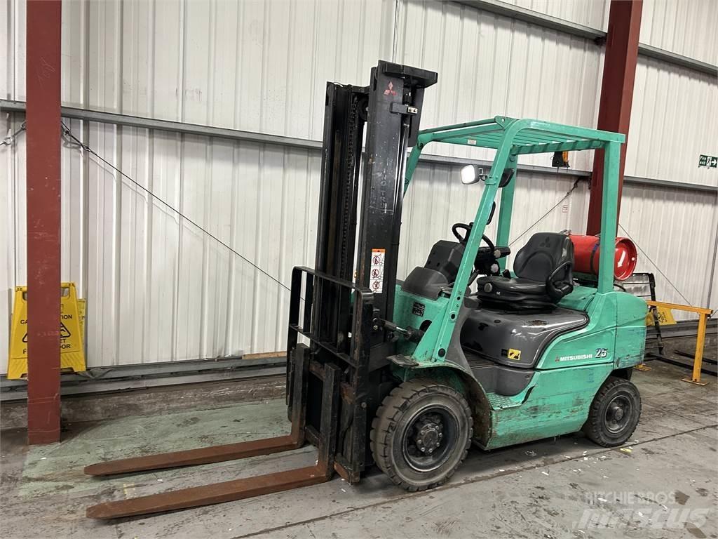 Mitsubishi FG25NT Περονοφόρα ανυψωτικά κλαρκ με φυσικό αέριο LPG