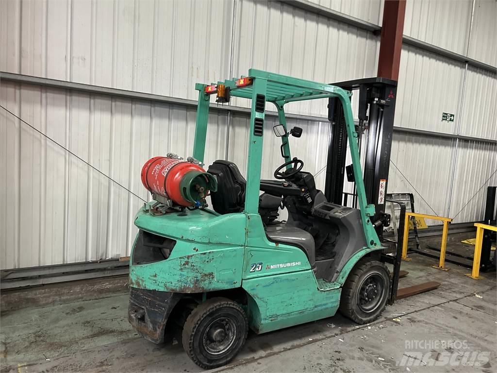 Mitsubishi FG25NT Περονοφόρα ανυψωτικά κλαρκ με φυσικό αέριο LPG