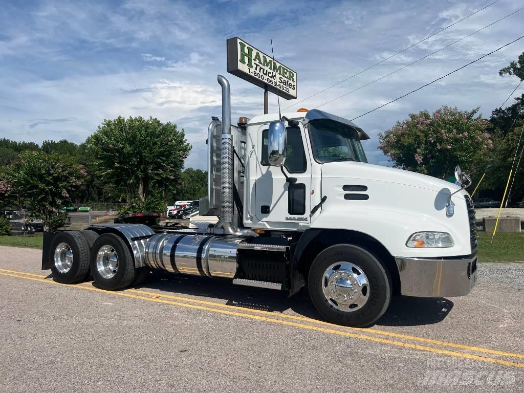 Mack CXU 613 Τράκτορες