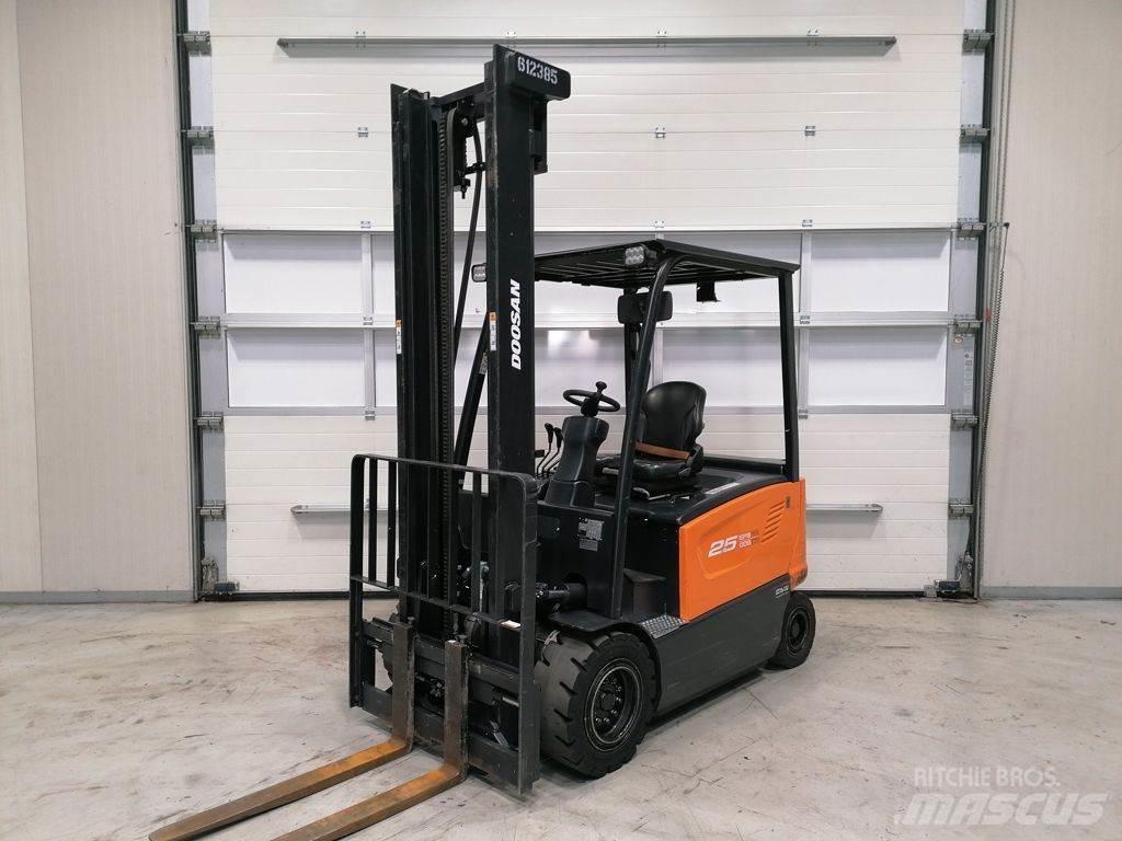 Doosan B25X-7 Ηλεκτρικά περονοφόρα ανυψωτικά κλαρκ