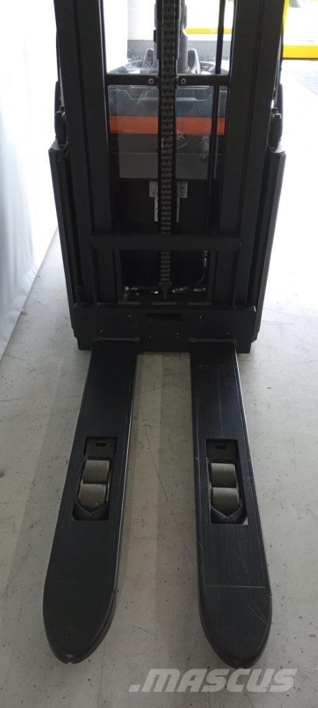 Toyota SPE160L Ηλεκτρικά παλετοφόρα με ιστό