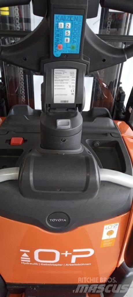 Toyota SPE160L Παλετοφόρα πεζού χειριστή με ιστό