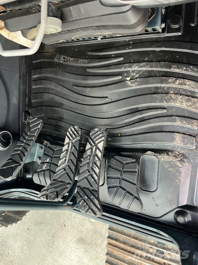 Hyundai HX140L Εκσκαφείς με ερπύστριες