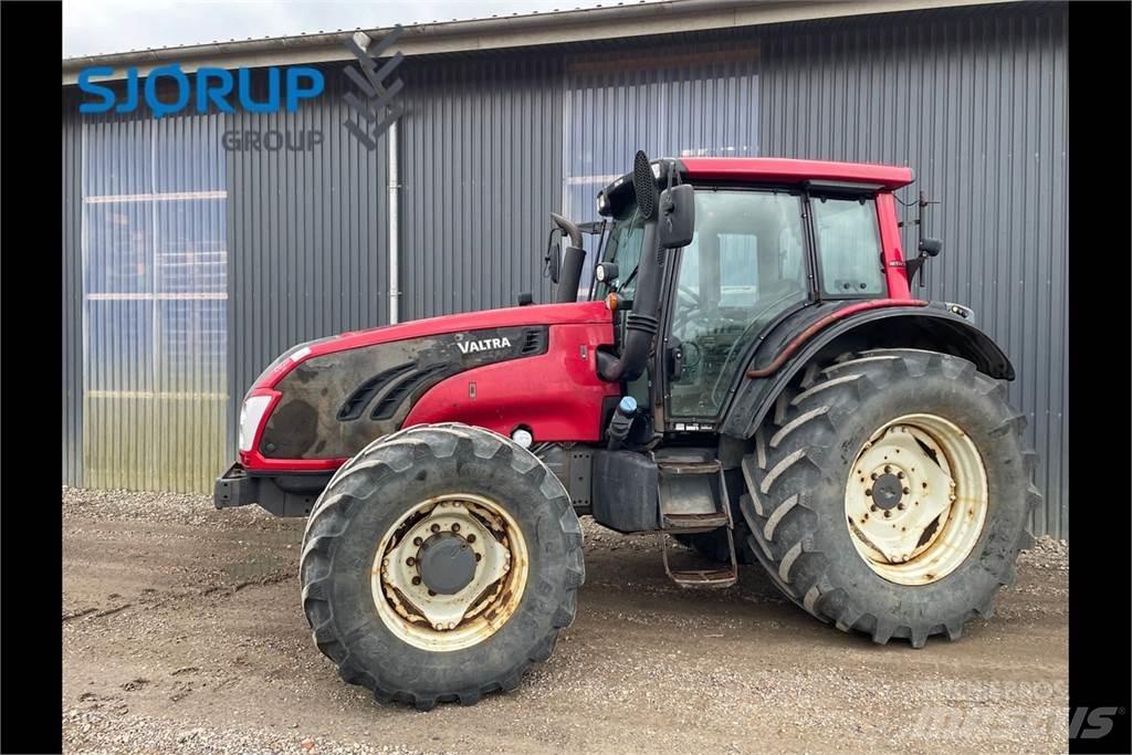 Valtra T153 Τρακτέρ