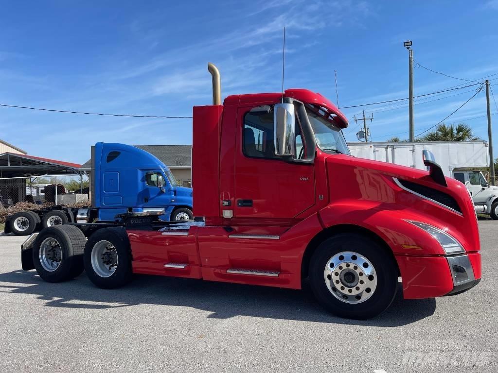 Volvo VNL64T300 Τράκτορες