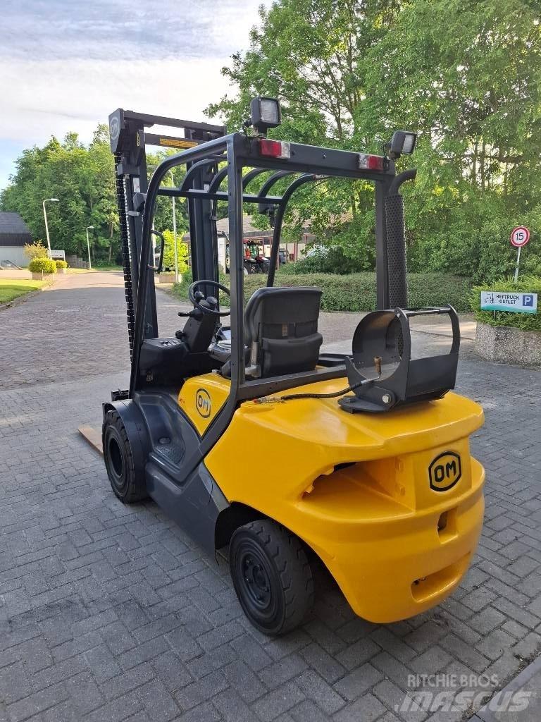 OM XG30 Heftruck Περονοφόρα ανυψωτικά κλαρκ με φυσικό αέριο LPG