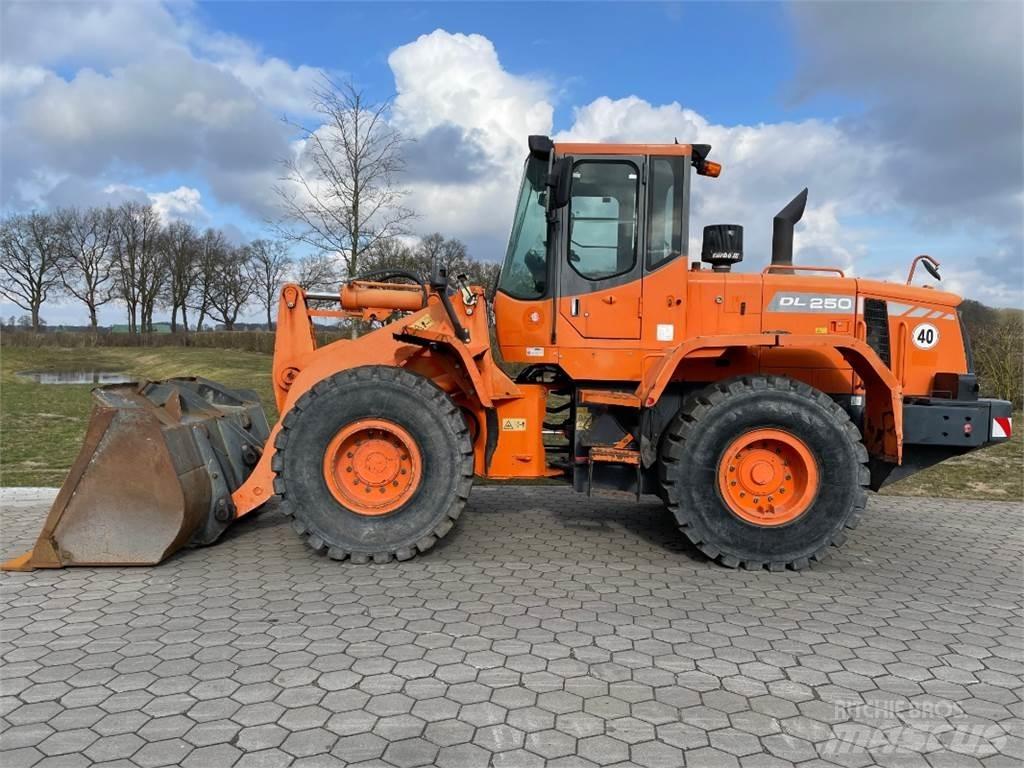 Doosan DL250 Φορτωτές με λάστιχα (Τροχοφόροι)