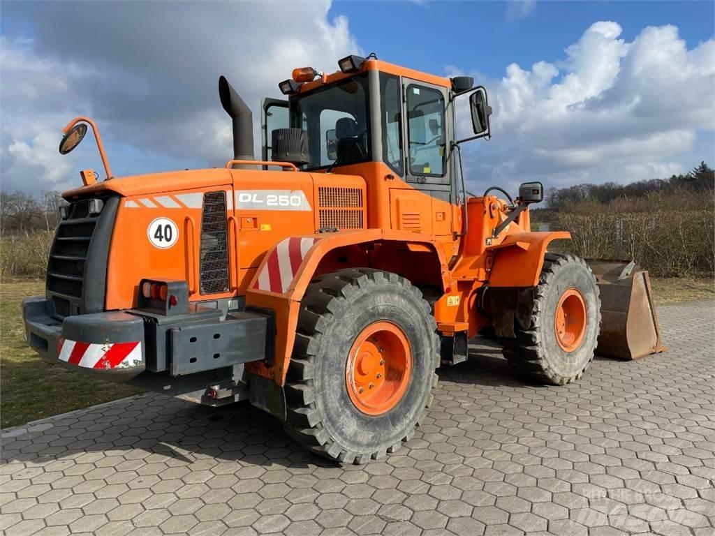 Doosan DL250 Φορτωτές με λάστιχα (Τροχοφόροι)