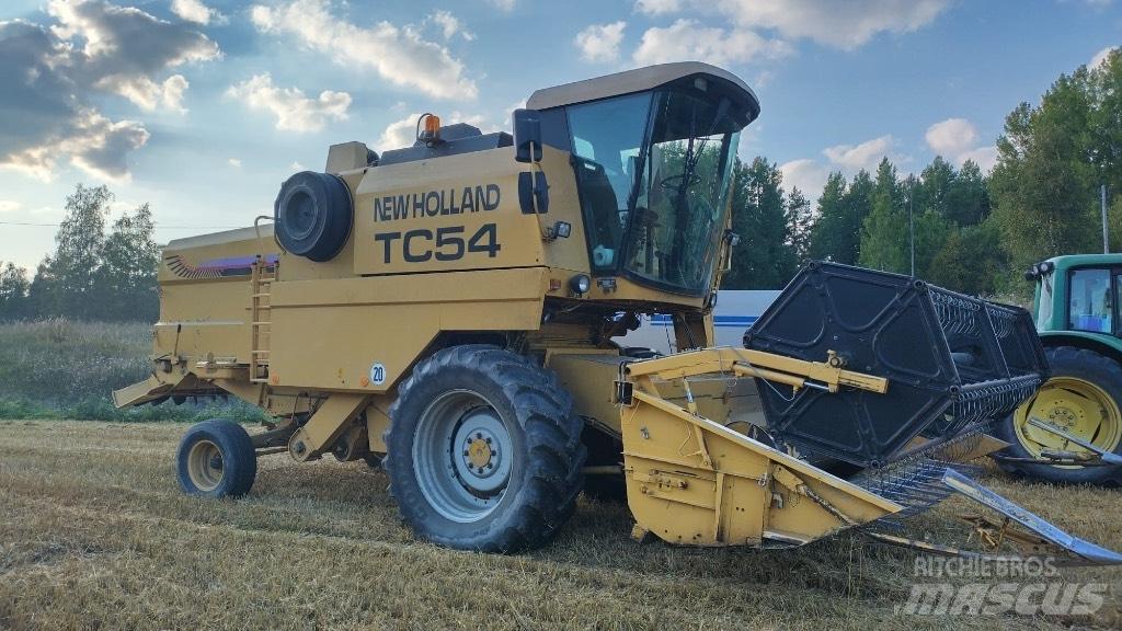 New Holland TC 54 Θεριζοαλωνιστικές μηχανές