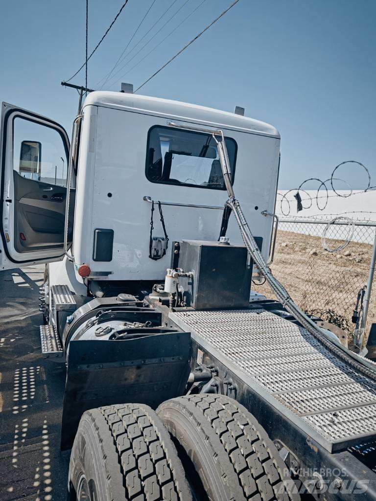 Peterbilt 579 Νταλίκες μεταφοράς οχημάτων