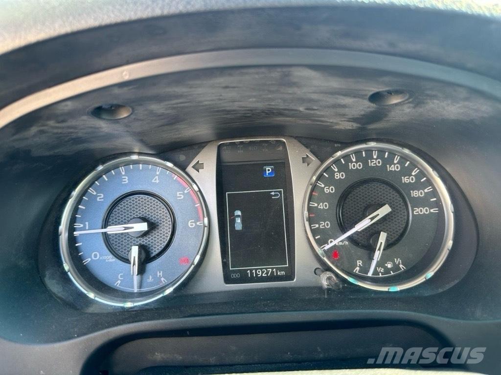 Toyota Hilux Αυτοκίνητα