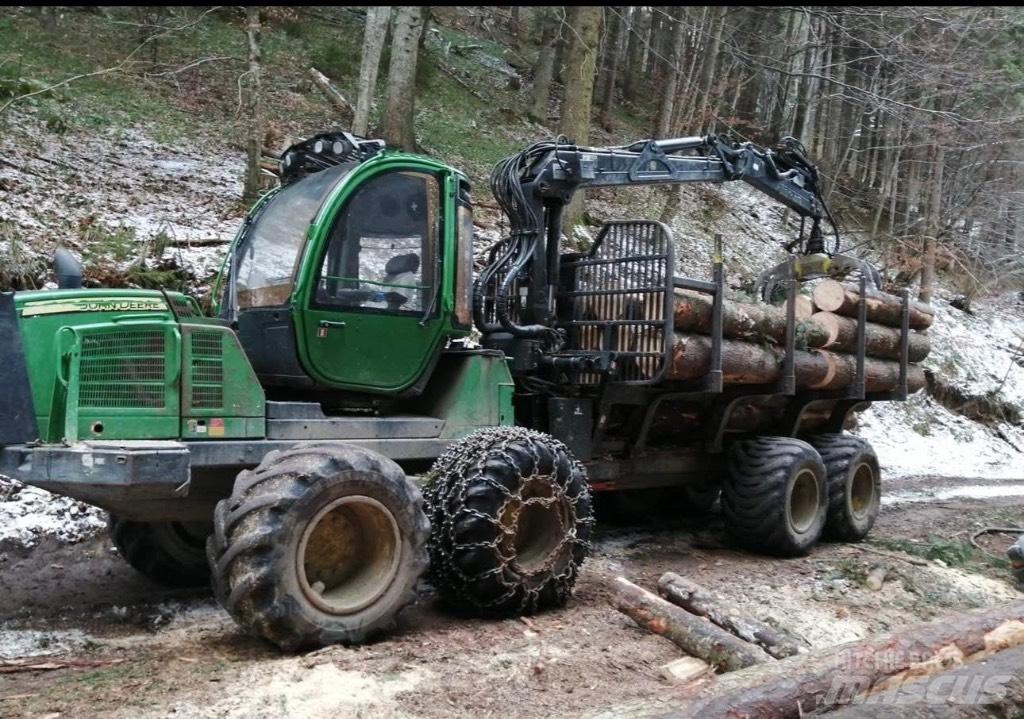 John Deere 1110 E Μεταφορείς ξυλείας