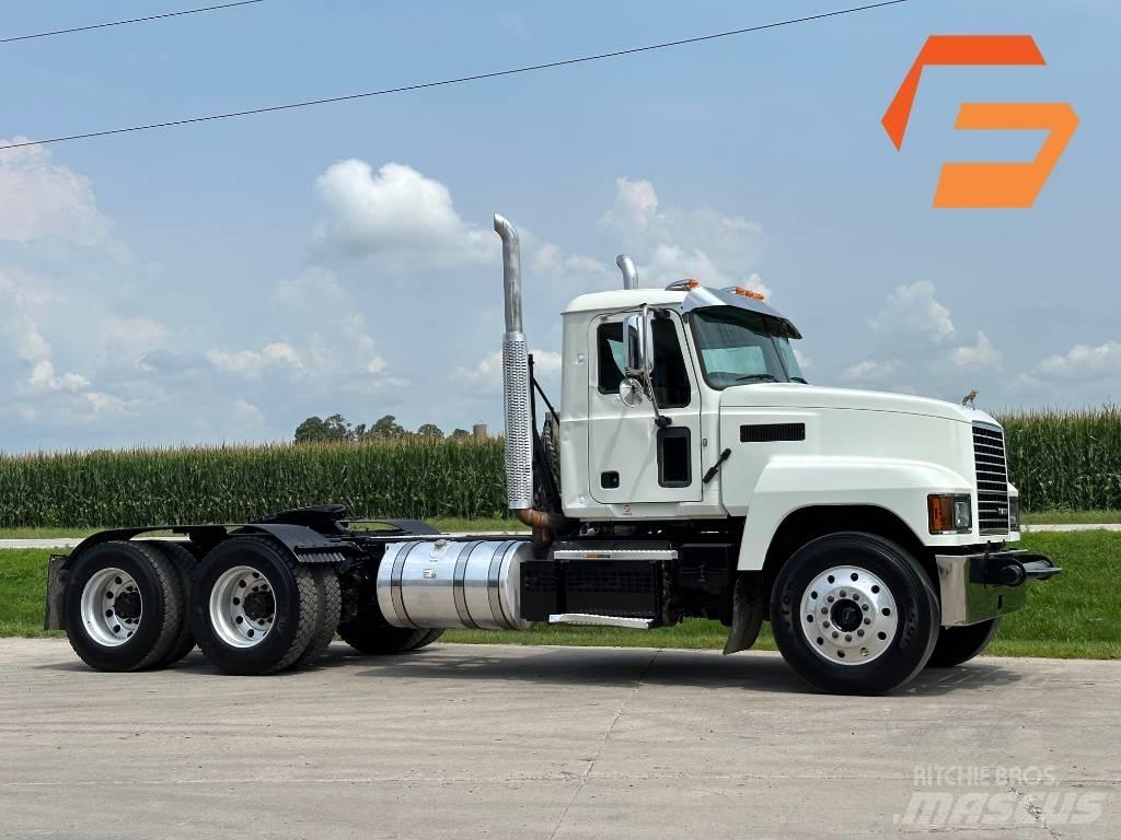 Mack Pinnacle 64ft Τράκτορες
