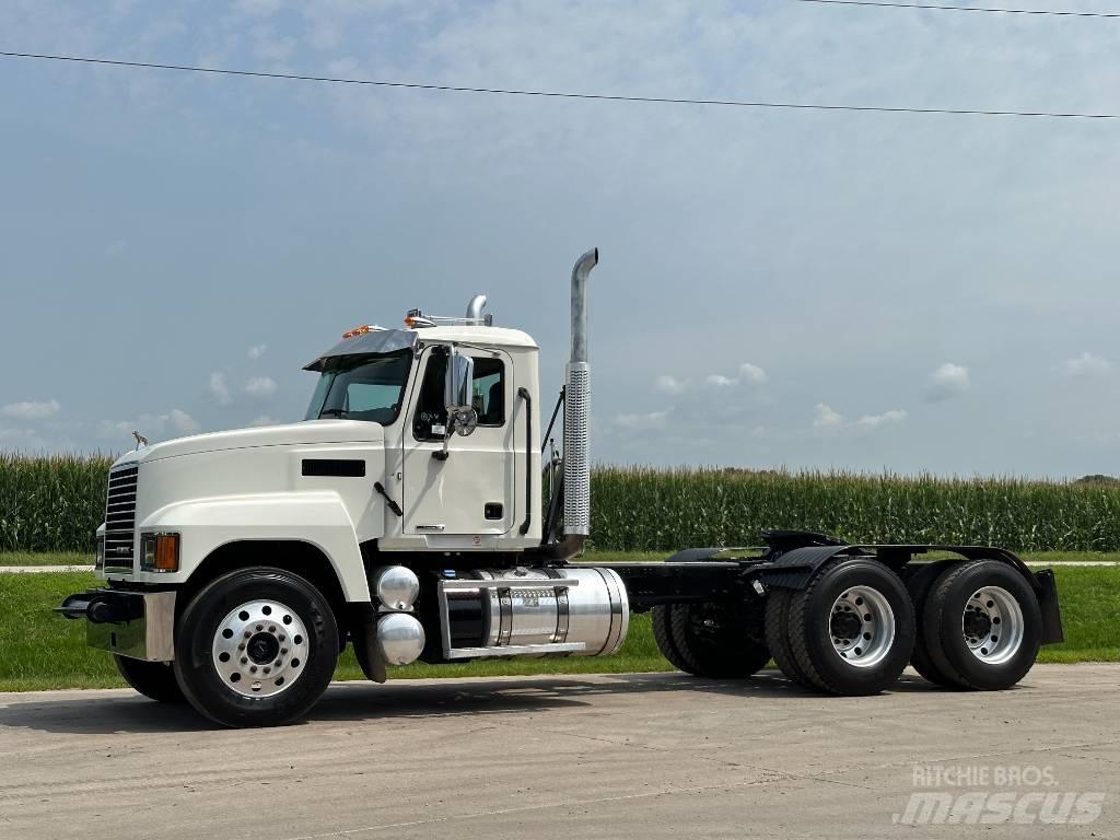 Mack Pinnacle 64ft Τράκτορες