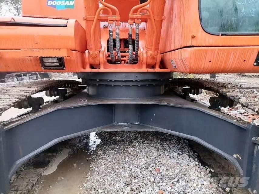 Doosan 225 LC-9 Εκσκαφείς με ερπύστριες