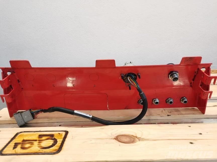 Manitou MLT shield Καμπίνες και εσωτερικό