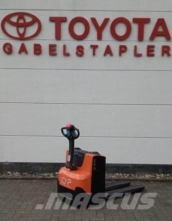 Toyota LWE 200 Παλετοφόρα πεζού χειριστή με ιστό