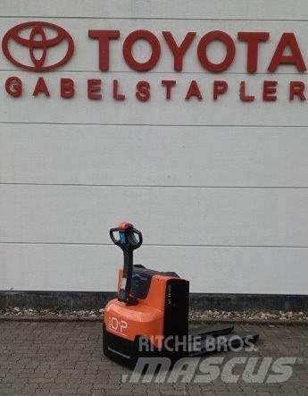 Toyota LWE 200 Χειροκίνητο περονοφόρο ανυψωτικό