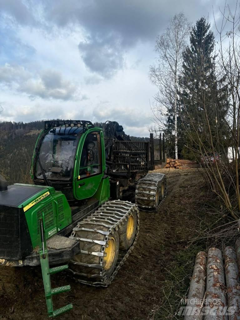 John Deere 1110 E Μεταφορείς ξυλείας