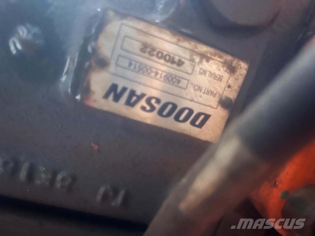 Doosan DX 140 Εκσκαφείς με ερπύστριες