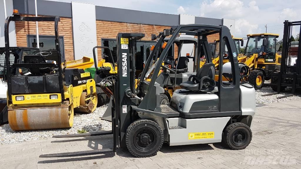 Nissan U1D2A25LQ Περονοφόρα ανυψωτικά κλαρκ με φυσικό αέριο LPG
