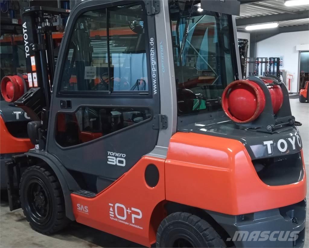 Toyota 02-8FGF30 Περονοφόρα ανυψωτικά κλαρκ με φυσικό αέριο LPG