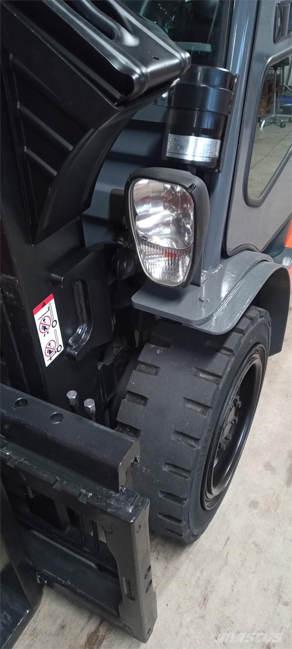 Toyota 02-8FGF30 Περονοφόρα ανυψωτικά κλαρκ με φυσικό αέριο LPG