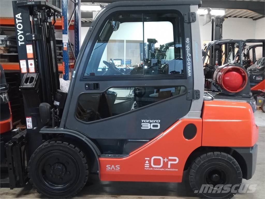 Toyota 02-8FGF30 Περονοφόρα ανυψωτικά κλαρκ με φυσικό αέριο LPG