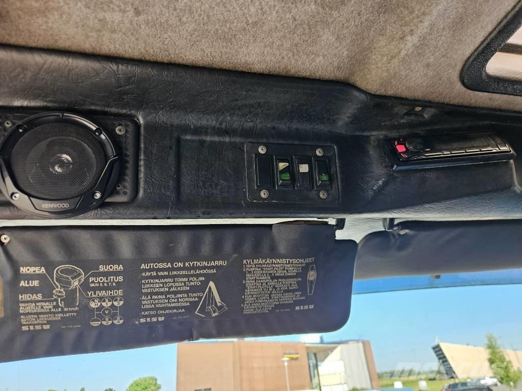 Sisu SM300 8X2 Φορτηγά μεταφοράς δασικών μηχανημάτων