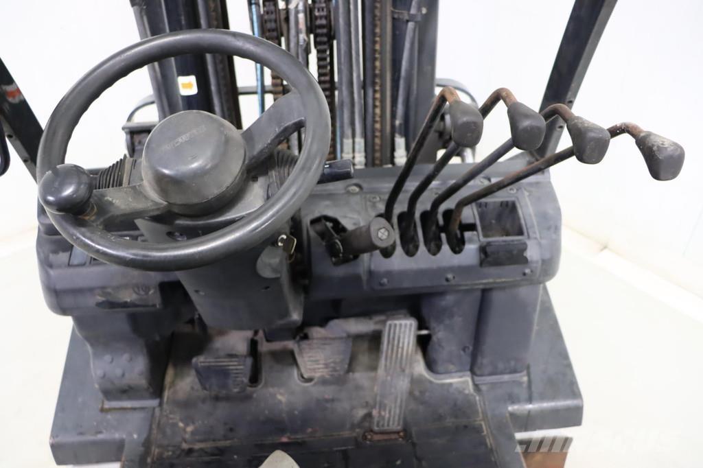 Nissan U1D2A20LQ Περονοφόρα ανυψωτικά κλαρκ με φυσικό αέριο LPG