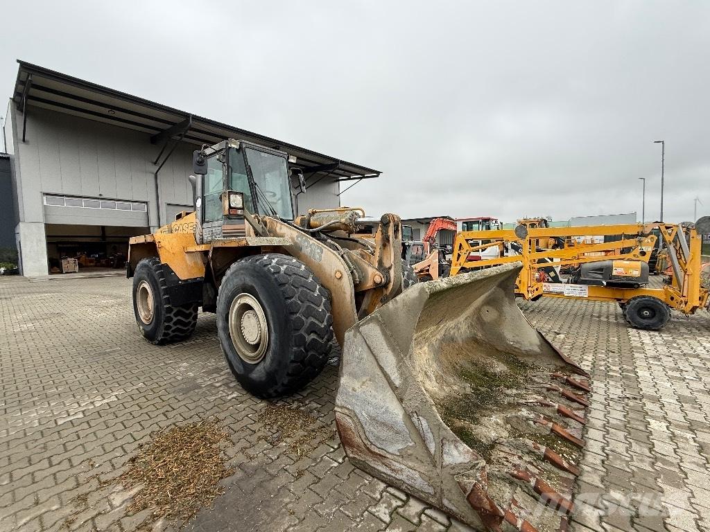 CASE 821 B Φορτωτές με λάστιχα (Τροχοφόροι)