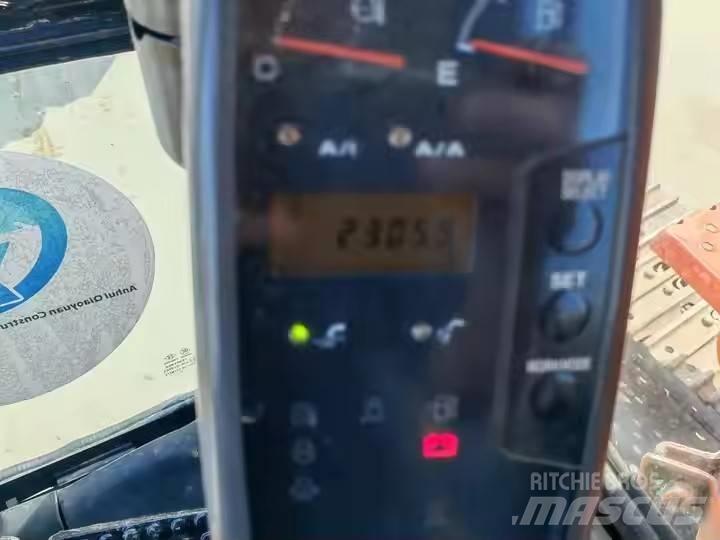 Hitachi ZX135 Εκσκαφείς με ερπύστριες
