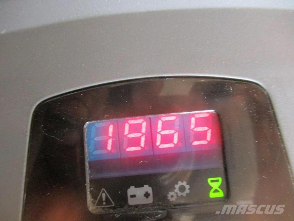 Toyota LPE200 Χειροκίνητο περονοφόρο ανυψωτικό με πλατφόρμα